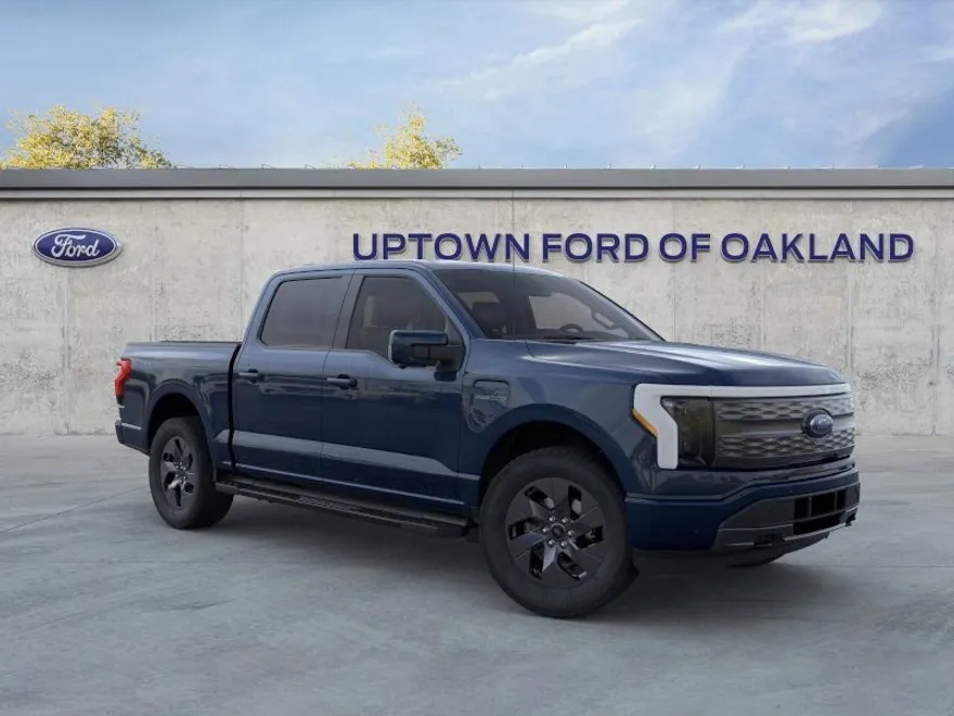2023 Ford F-150 Lightning Lariat photo 1