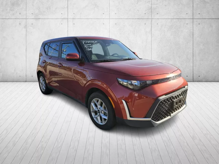 2023 Kia Soul S photo 1