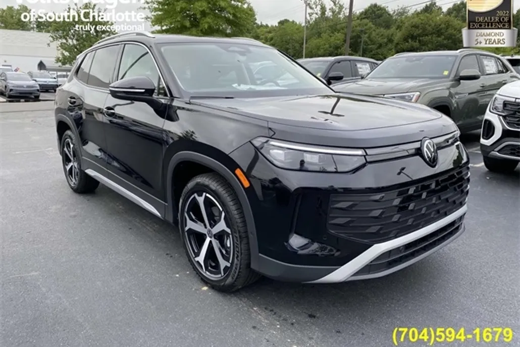 2025 Volkswagen Tiguan SE photo 1