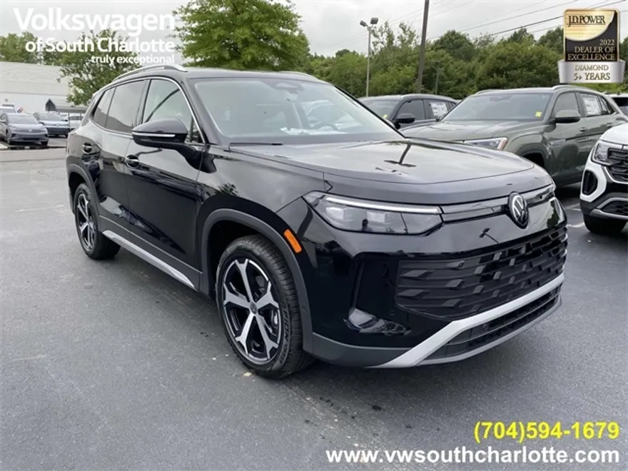 2025 Volkswagen Tiguan SE photo 1