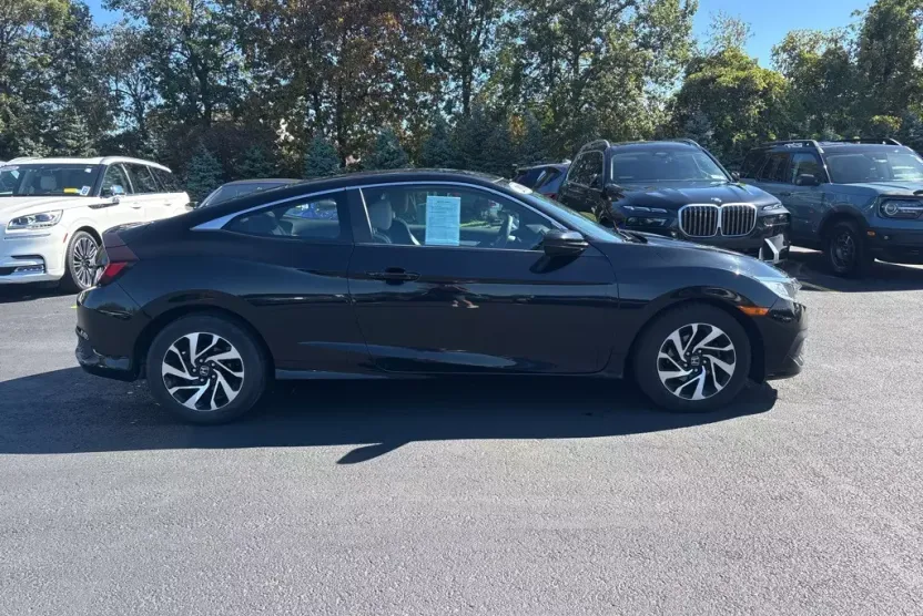 2016 Honda Civic LX photo 1