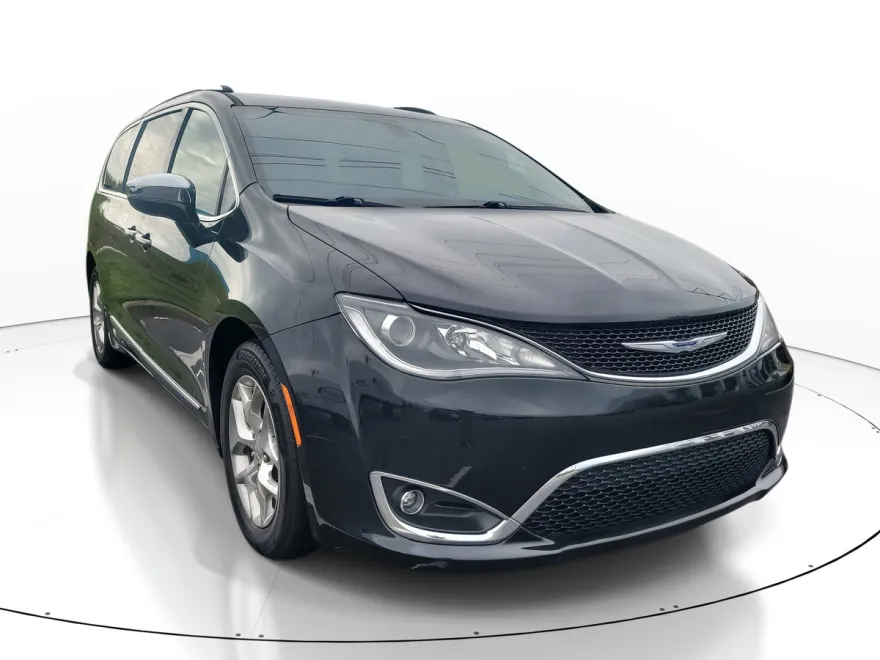2019 Chrysler Pacifica Limited photo 1