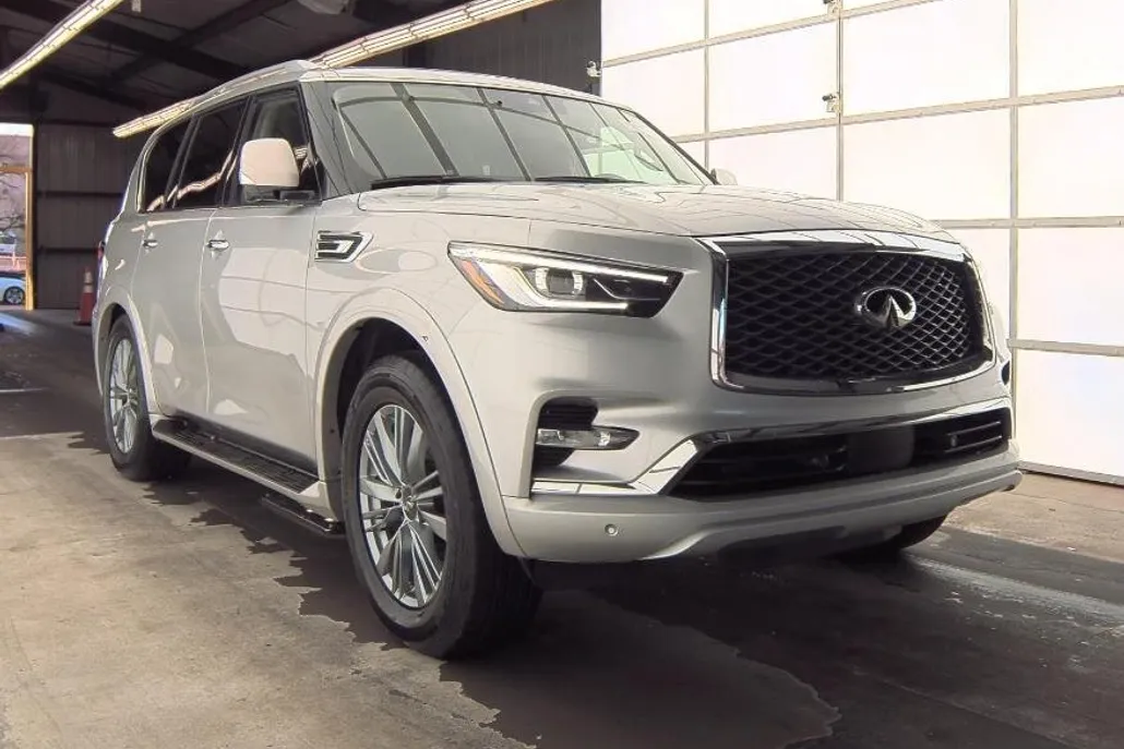 2022 Infiniti QX80 Luxe photo 1