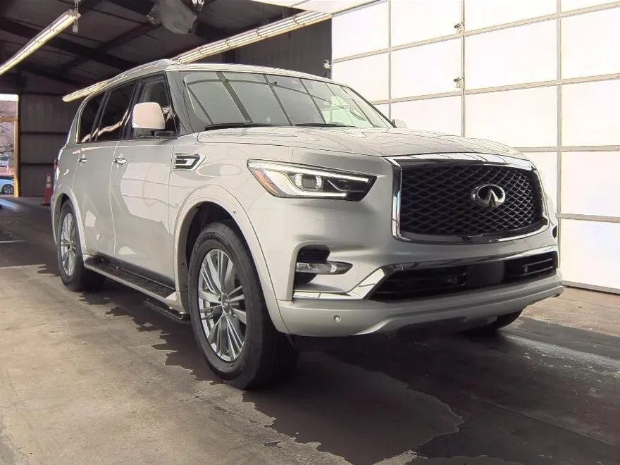 2022 Infiniti QX80 Luxe photo 1