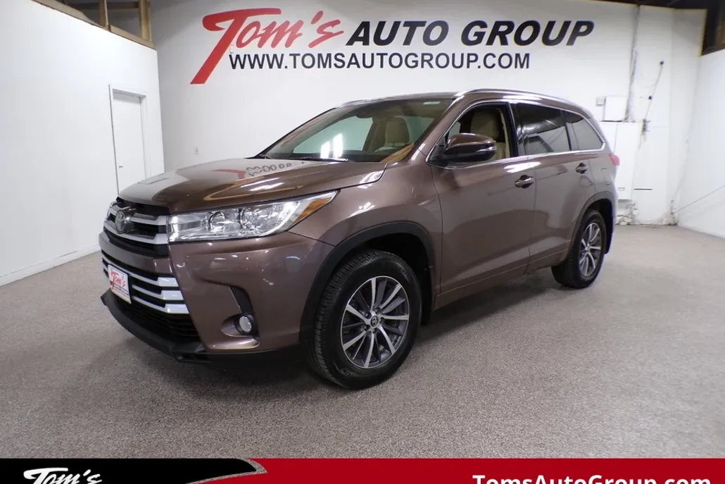 2017 Toyota Highlander XLE photo 1