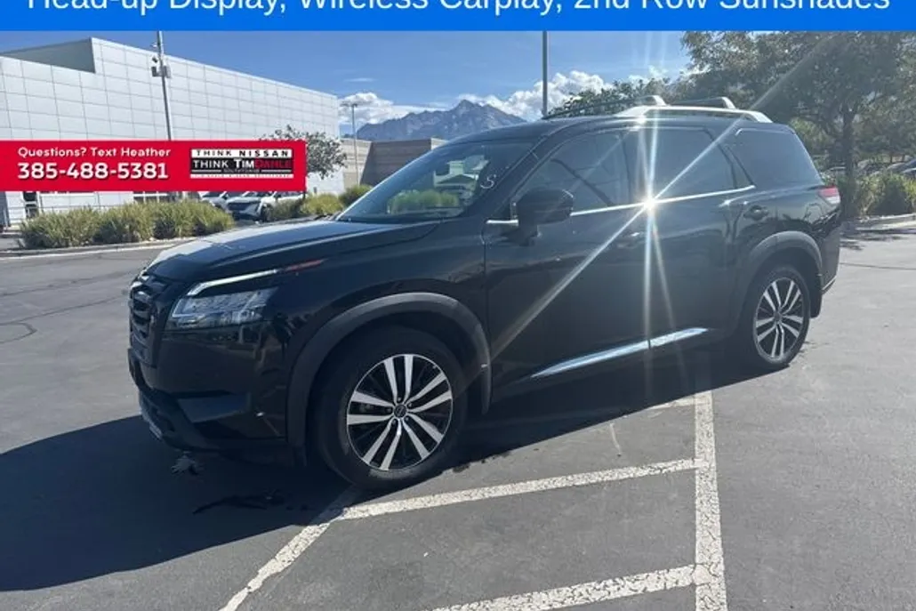2024 Nissan Pathfinder Platinum photo 1