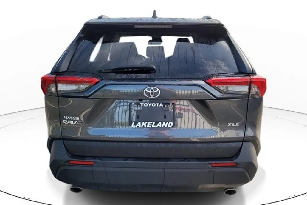 2024 Toyota RAV4 XLE photo 1