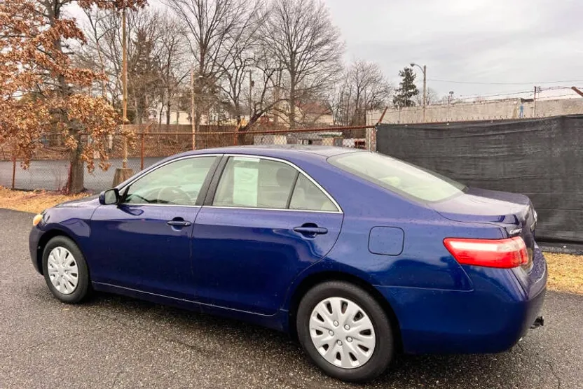 2008 Toyota Camry LE photo 1