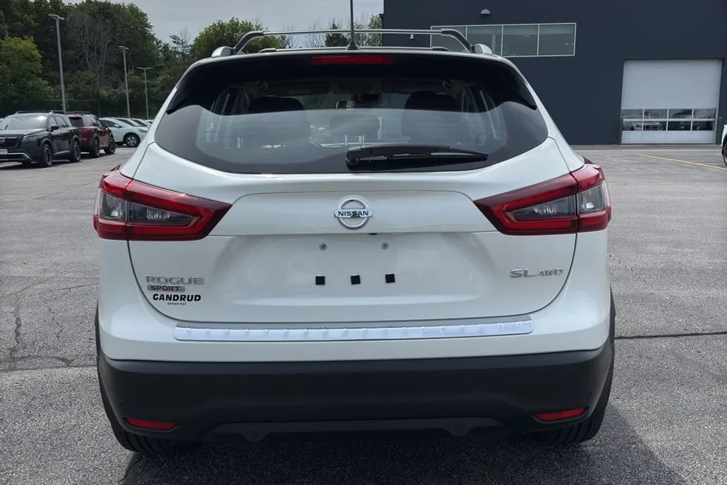 2022 Nissan Rogue Sport SL photo 1