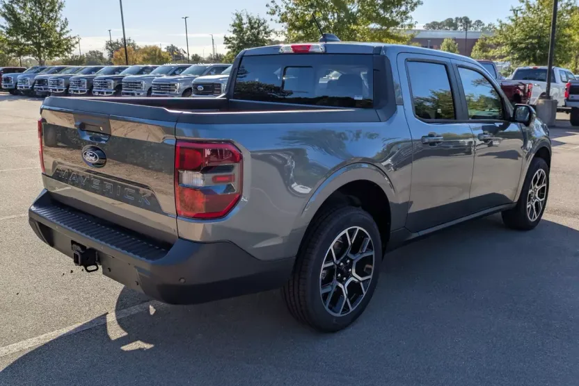 2025 Ford Maverick Lariat photo 1