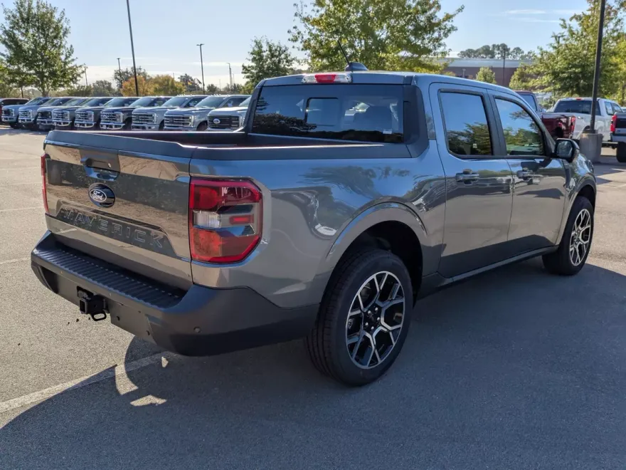 2025 Ford Maverick Lariat photo 1