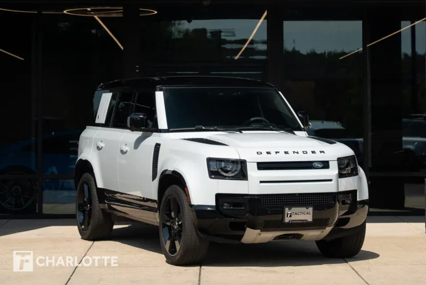 2023 Land Rover Defender V8 photo 1