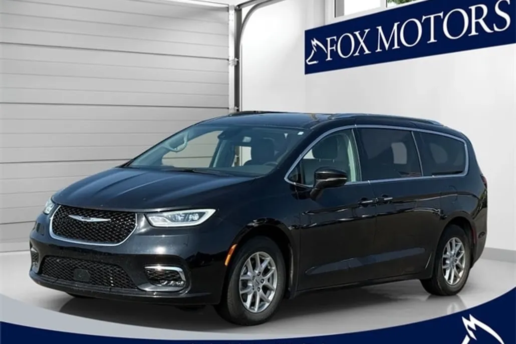 2021 Chrysler Pacifica Touring L photo 1