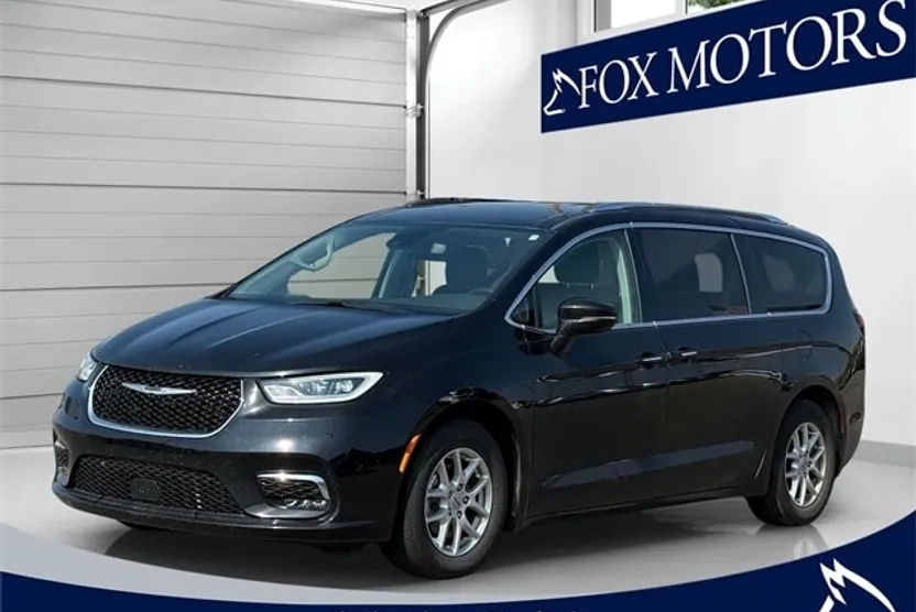 2021 Chrysler Pacifica Touring L photo 1