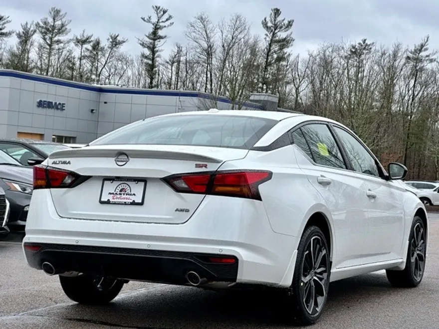 2025 Nissan Altima SR photo 1