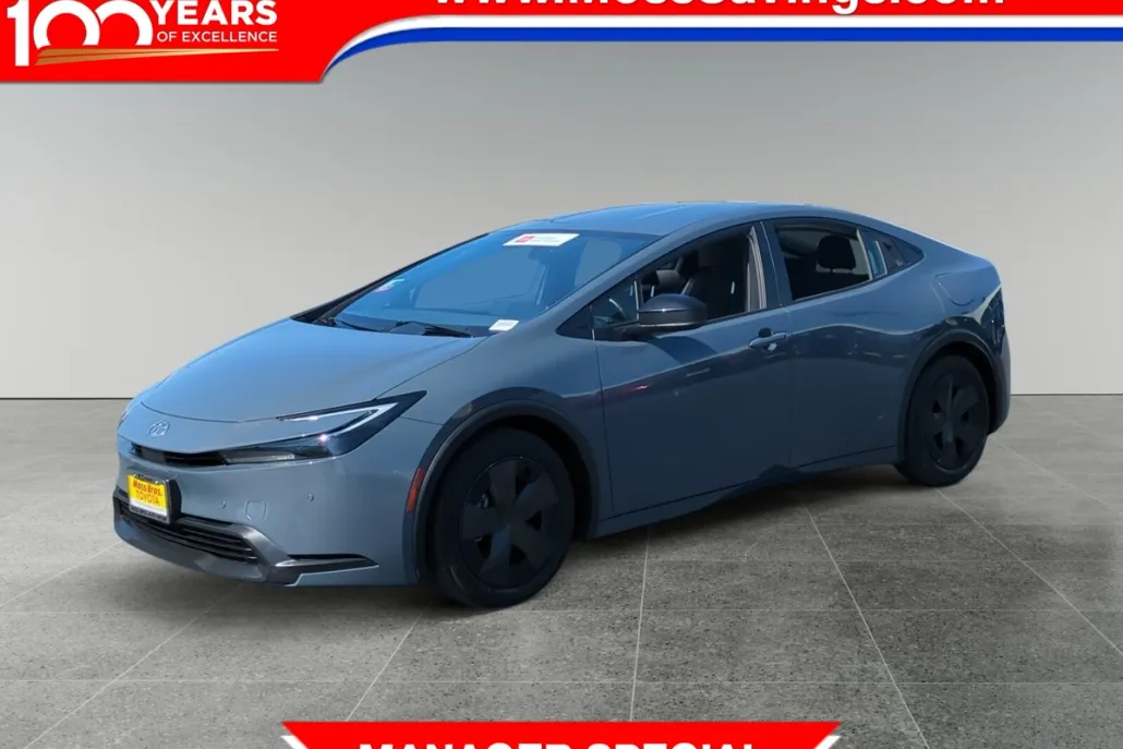 2024 Toyota Prius LE photo 1