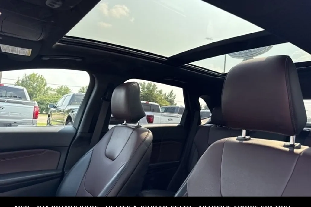 2022 Ford Edge Titanium photo 1