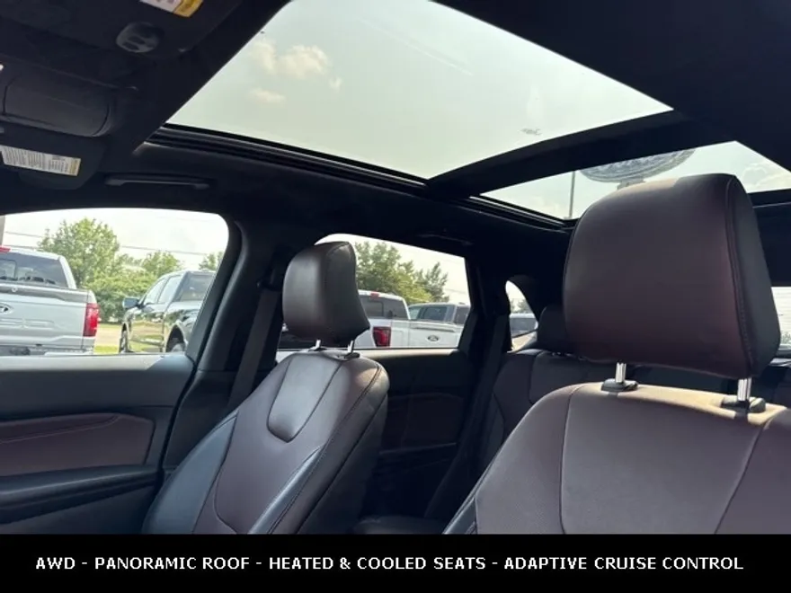 2022 Ford Edge Titanium photo 1