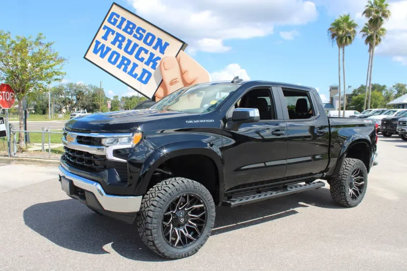2025 Chevrolet Silverado 1500 LT photo 1