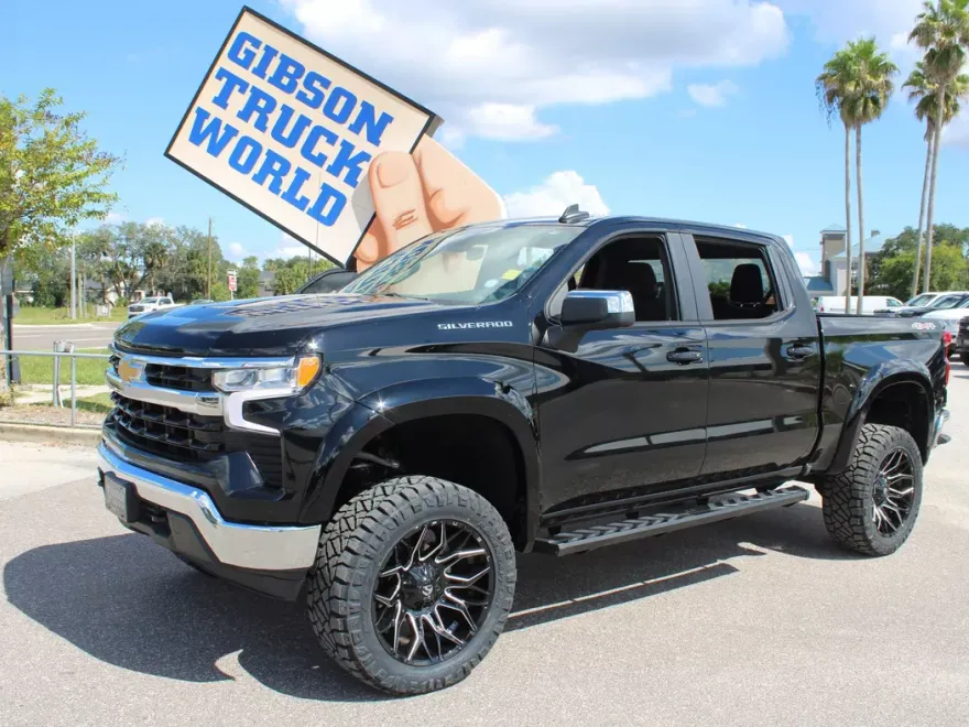 2025 Chevrolet Silverado 1500 LT photo 1