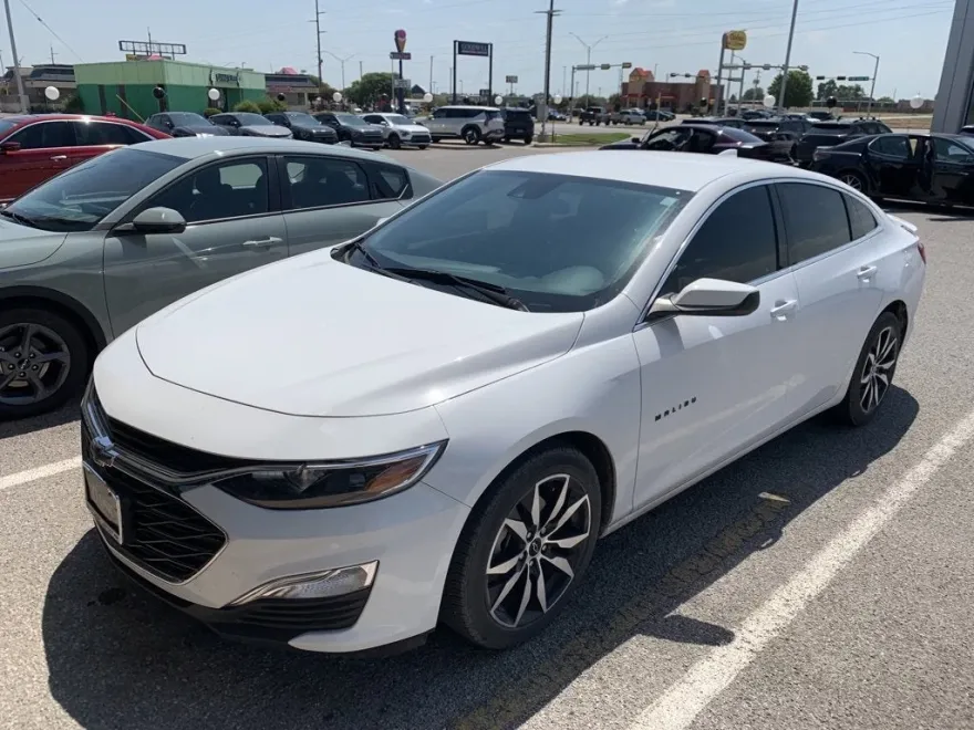 2024 Chevrolet Malibu RS photo 1