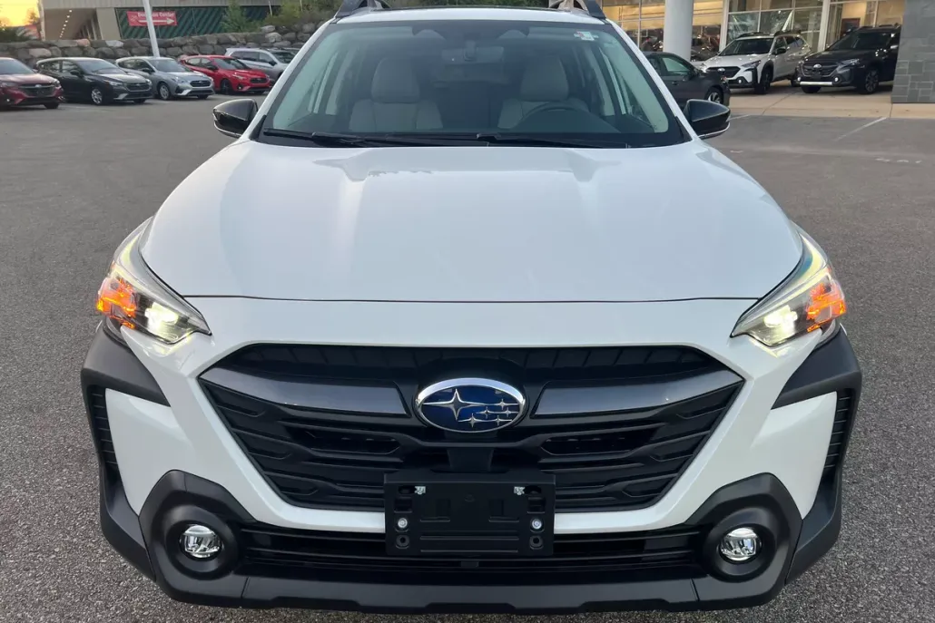 2025 Subaru Outback Premium photo 1
