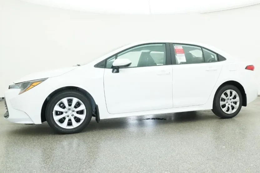 2025 Toyota Corolla LE photo 1