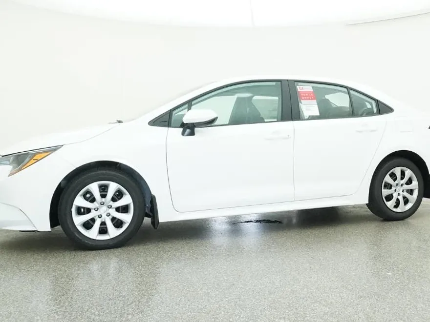 2025 Toyota Corolla LE photo 1