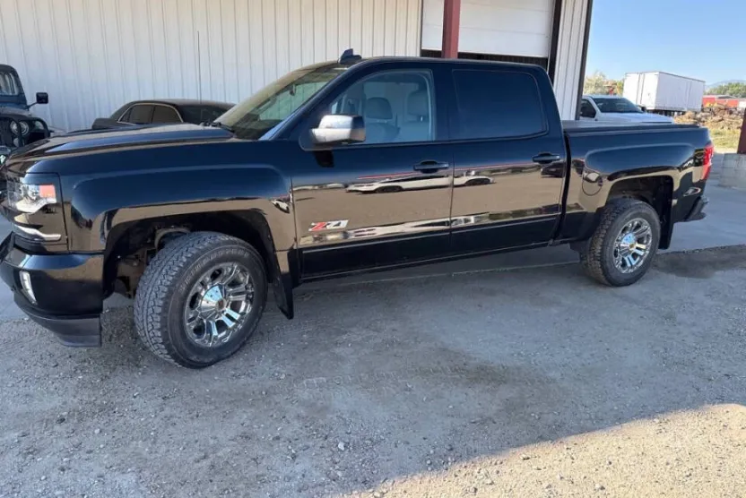 2017 Chevrolet Silverado 1500 LTZ photo 1