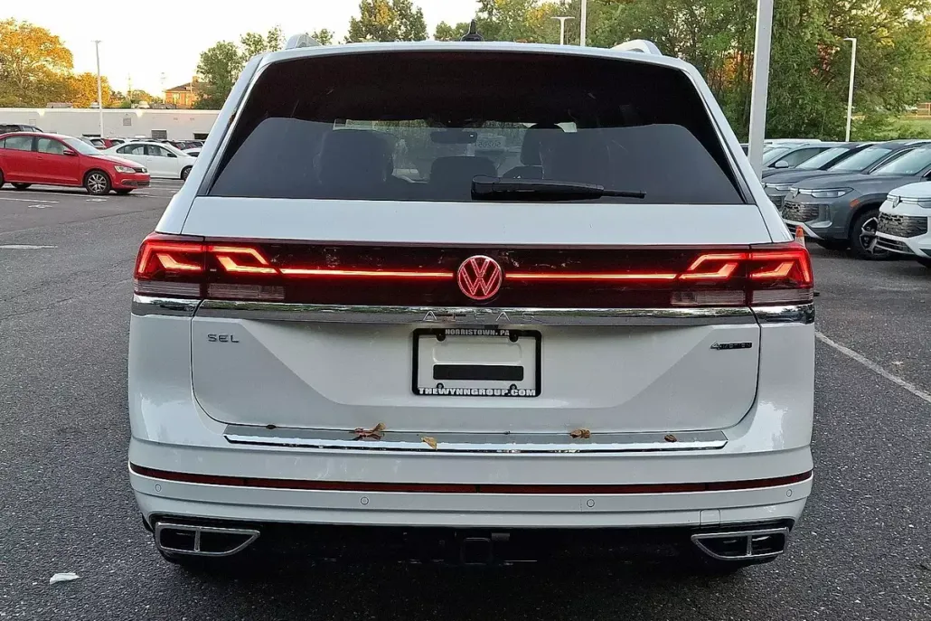 2026 Volkswagen Atlas SEL Premium R-Line photo 1