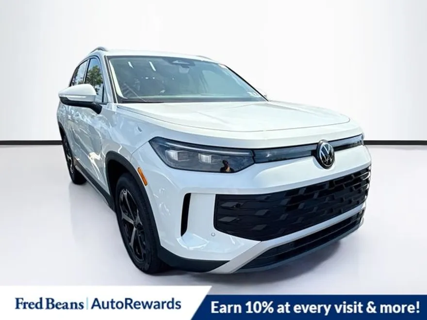 2025 Volkswagen Tiguan SE photo 1