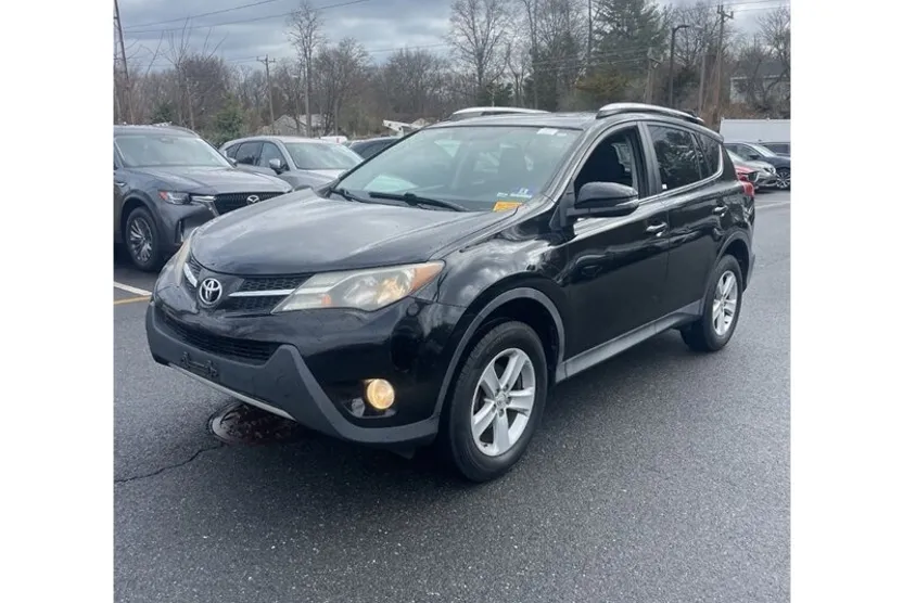 2013 Toyota RAV4 XLE photo 1