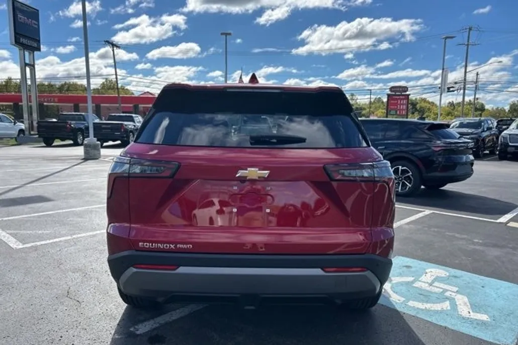 2026 Chevrolet Equinox LT photo 1