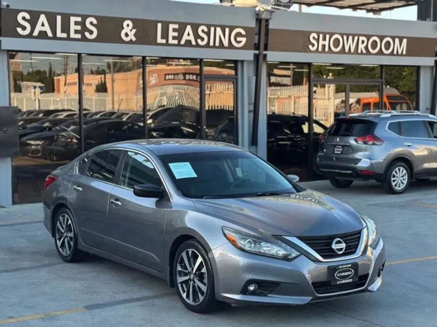 2016 Nissan Altima 2.5 SR photo 1