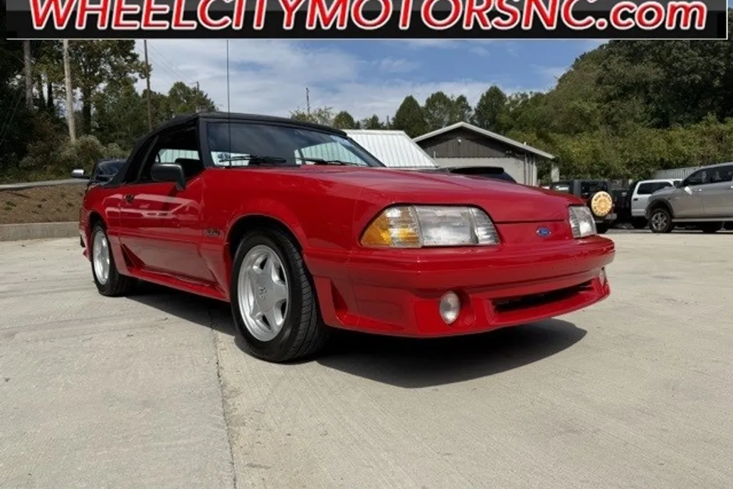 1993 Ford Mustang GT photo 1