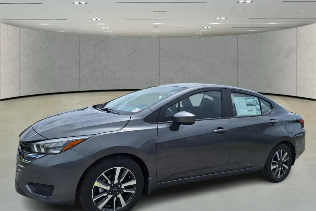 2025 Nissan Versa SV photo 1