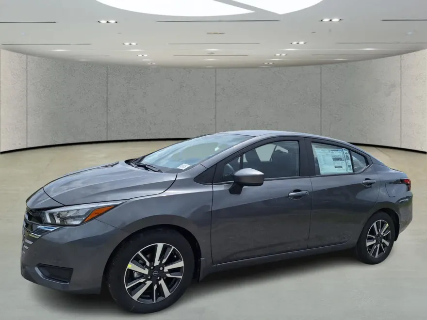 2025 Nissan Versa SV photo 1