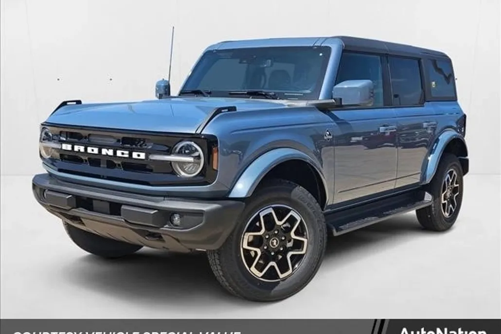 2025 Ford Bronco Outer Banks photo 1