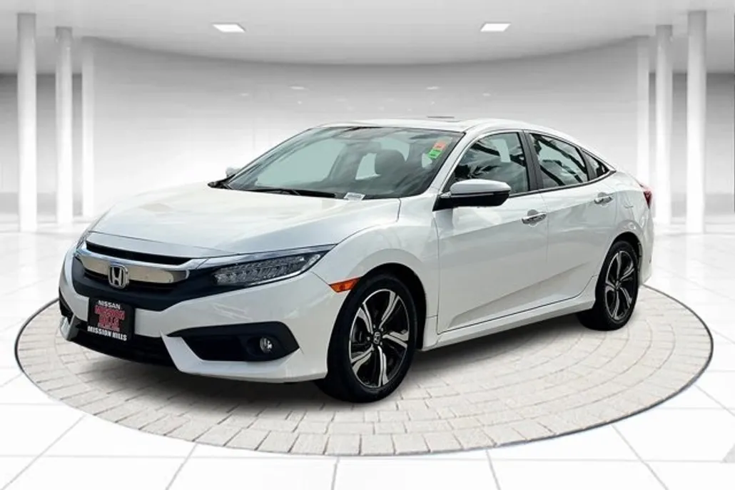 2018 Honda Civic Hatchback Sport photo 1