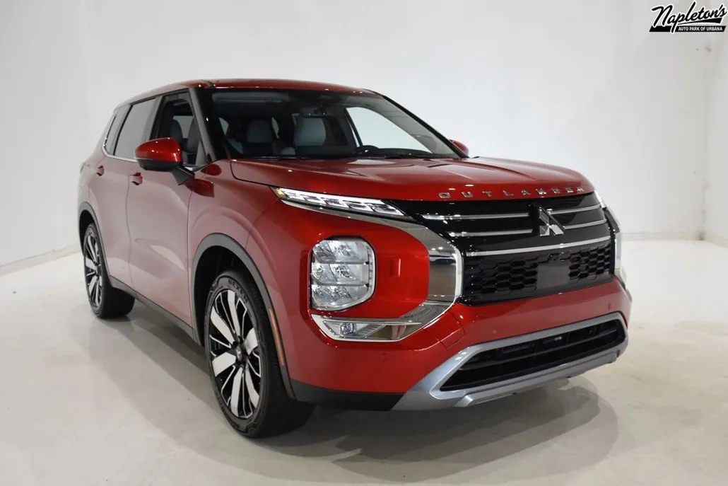 2025 Mitsubishi Outlander SE photo 1
