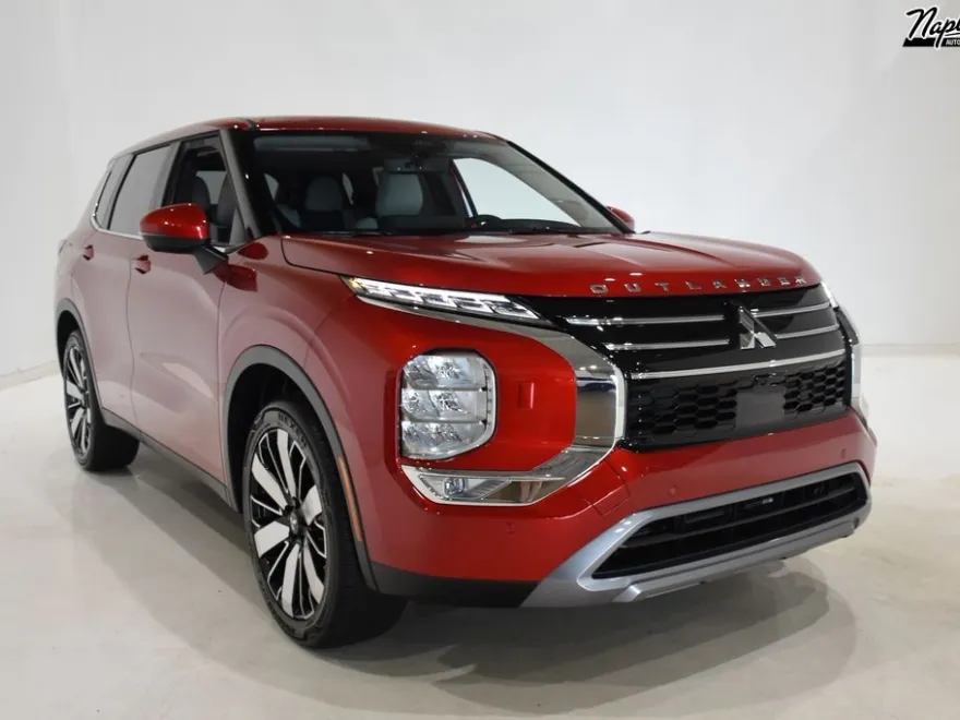 2025 Mitsubishi Outlander SE photo 1
