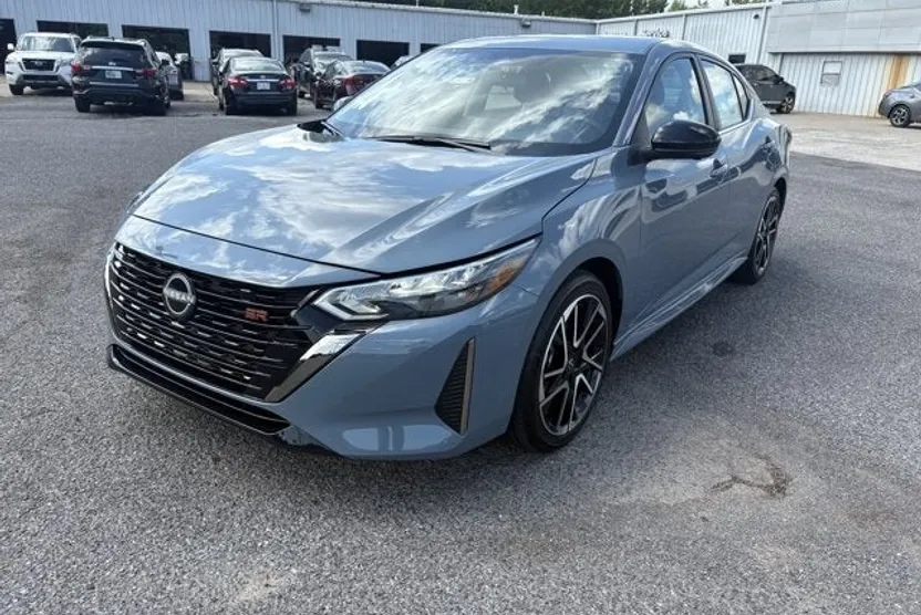 2025 Nissan Sentra SR photo 1