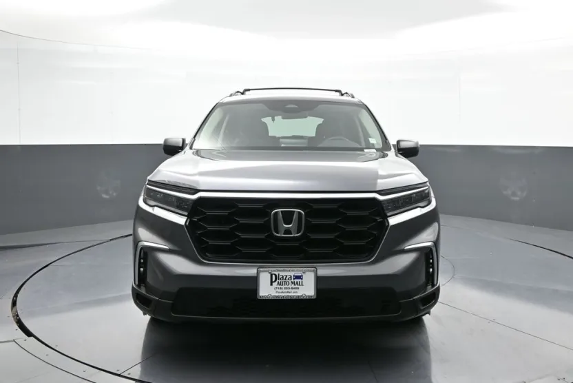 2023 Honda Pilot LX photo 1