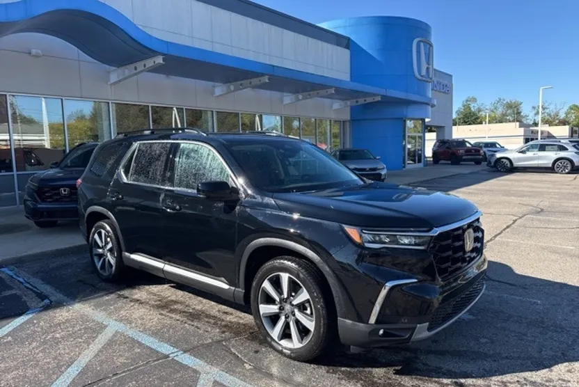 2025 Honda Pilot Touring photo 1