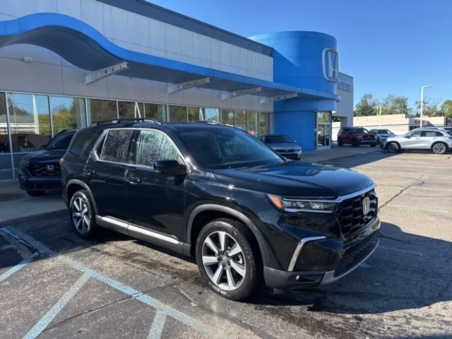 2025 Honda Pilot Touring photo 1