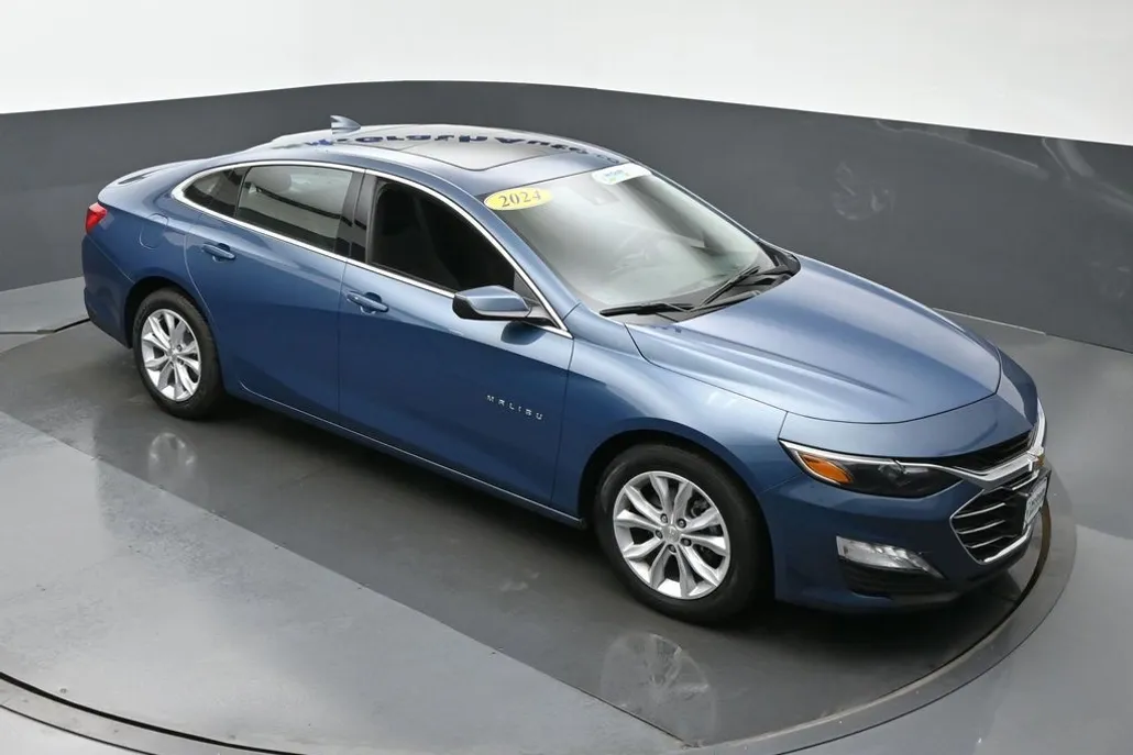 2024 Chevrolet Malibu 1LT photo 1