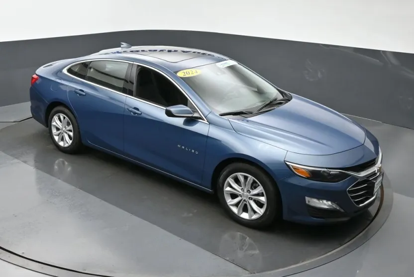 2024 Chevrolet Malibu 1LT photo 1