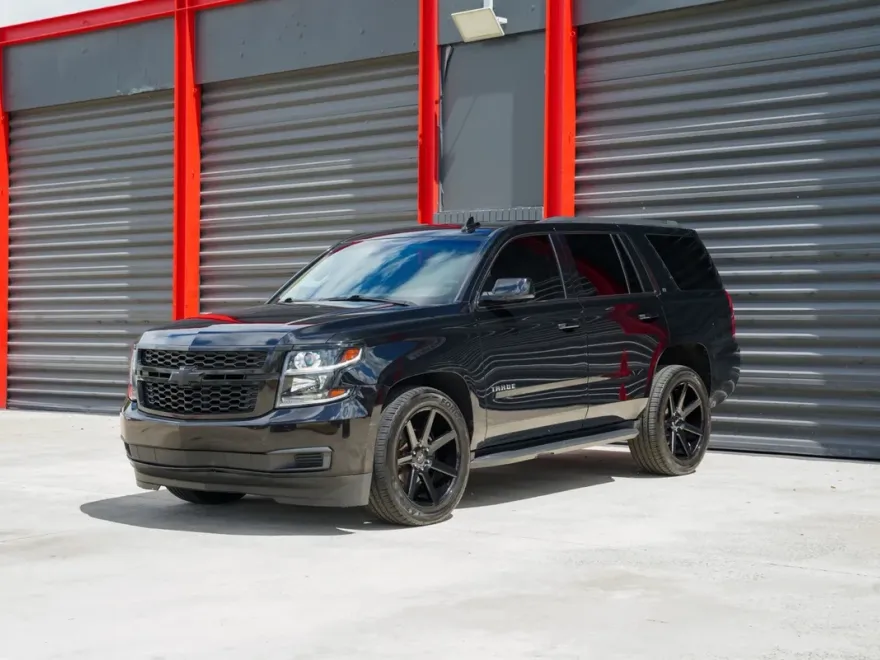 2019 Chevrolet Tahoe LT photo 1