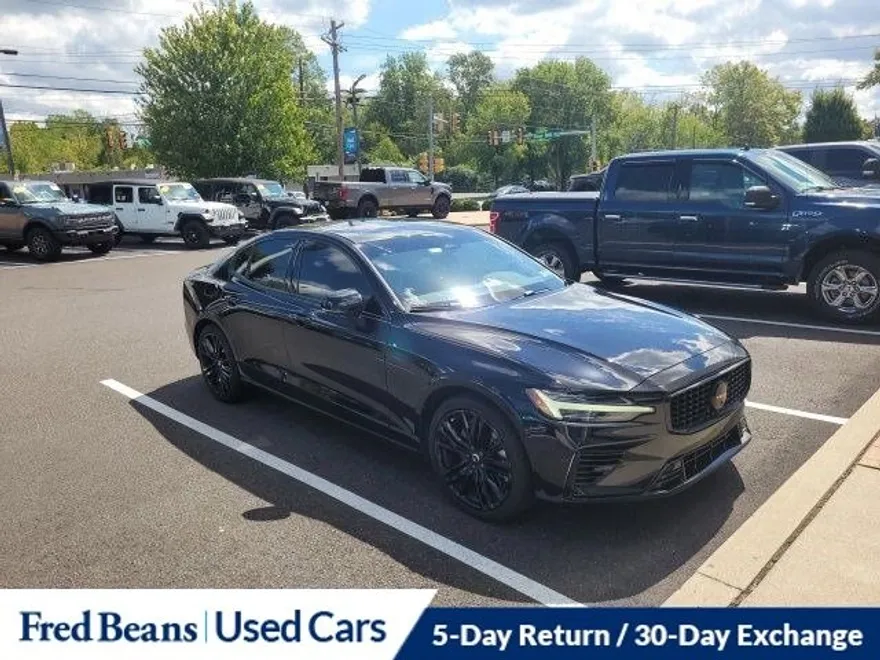 2024 Volvo S60 Recharge T8 Plus Black Edition photo 1
