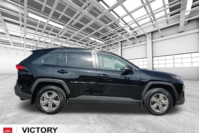 2025 Toyota RAV4 Hybrid XLE photo 1